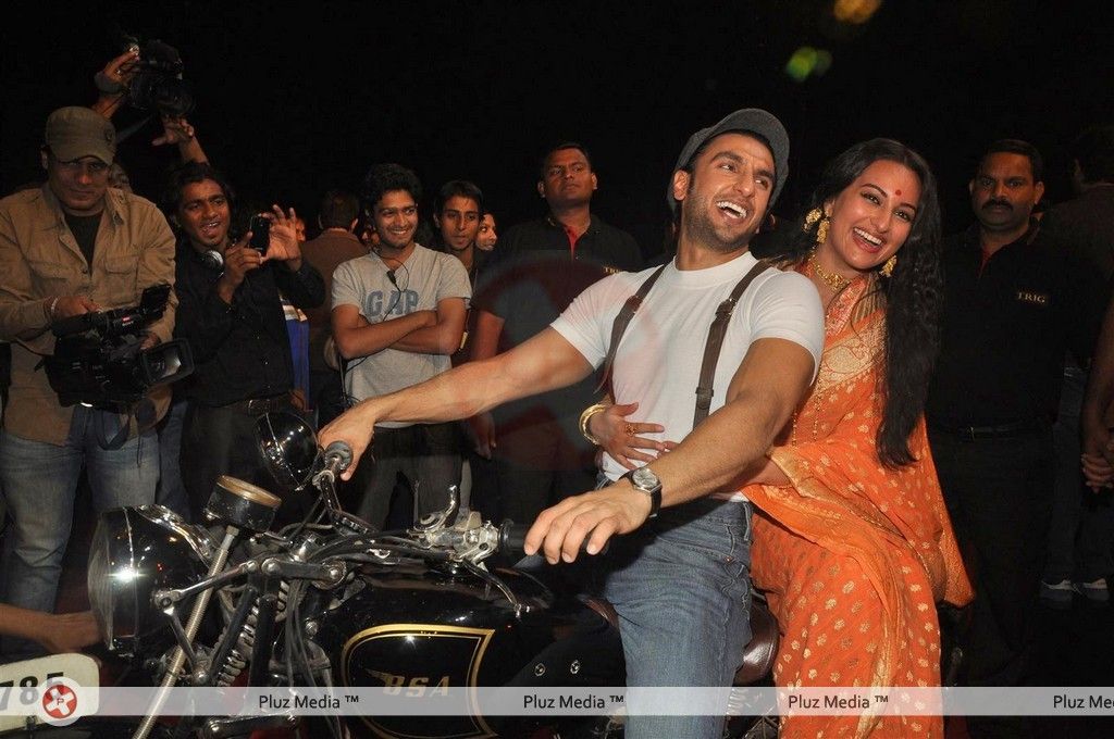 Ranveer and Sonakshi at launch of movie 'Lootera' - Pictures | Picture 127080